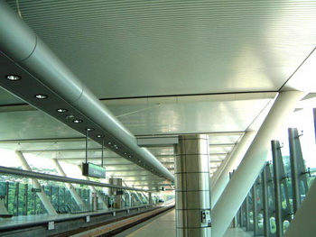 Dobner Metalldecken im Bahnhof Dover, Singapore